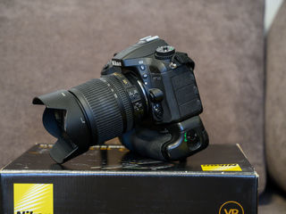 Nikon D7100 + Obiectiv Nikkor 18-105 VR + Battery Grip foto 1
