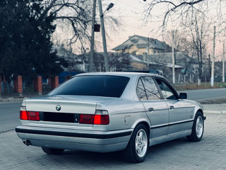 BMW 5 Series foto 4