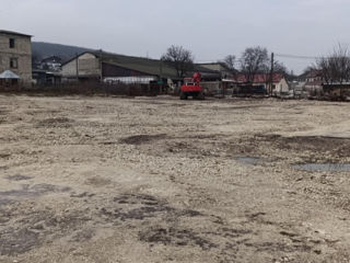 Teren pentru construcții 1,27 ha industrial, cu 2 depozite câte 500 M2 fiecare. foto 1
