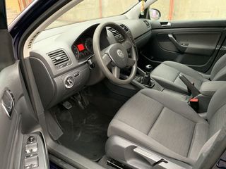 Volkswagen Golf  Chirie, la 13 € pe zi, dizel, gaz-benzin, econom, viber. foto 5