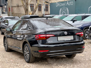 Volkswagen Jetta foto 4