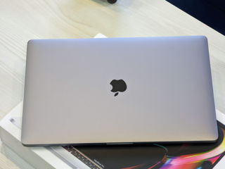 MacBook Pro 15 Retina 2018 (Core i7 8750H/16Gb DDR4/250Gb SSD/4Gb Radeon Pro 555X/15.4" Retina IPS) foto 8