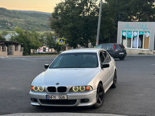 BMW 5 Series foto 3