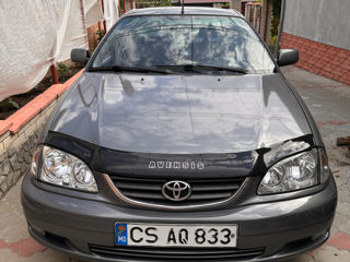 Toyota Avensis foto 1