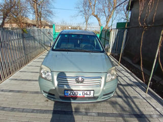 Toyota Avensis foto 1