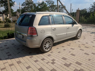 Opel Zafira foto 2