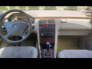 Mercedes E-Class foto 5