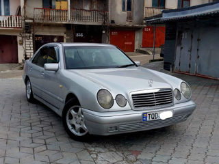 Mercedes E-Class foto 7