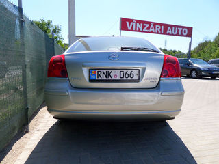 Toyota Avensis foto 9