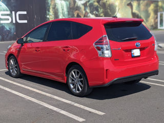 Toyota Prius v foto 4