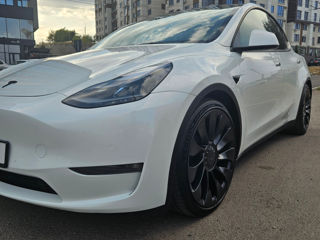 Tesla Model Y foto 6