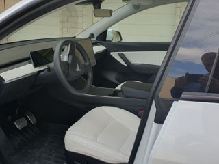 Tesla Model Y foto 3