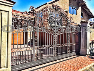 Porți, balustrade,garduri,  gratii,  copertine, uși  metalice și alte confecții din fier forjat.