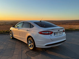 Ford Fusion foto 2