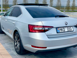 Skoda Superb foto 2