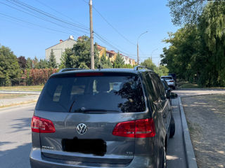 Volkswagen Touran foto 1