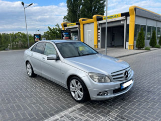 Mercedes C-Class foto 1