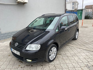 Volkswagen Touran foto 2