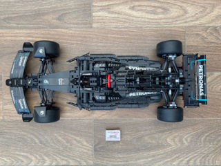 LEGO Technic Mercedes-AMG F1 W14 Petronas 2023 foto 7