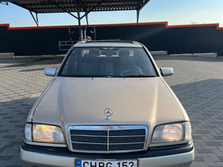 Mercedes C-Class foto 5