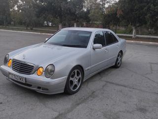 Mercedes E-Class foto 2