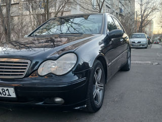 Mercedes C-Class foto 3