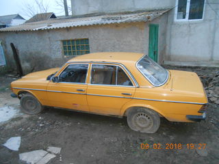 Mercedes Series (W123) foto 3