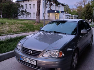 Toyota Avensis foto 1