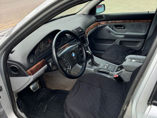 BMW 5 Series foto 10