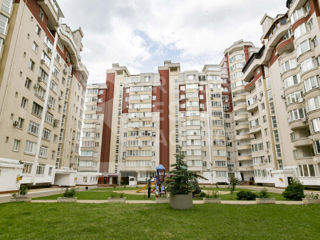 Apartament cu 4 camere, 240 m², Centru, Chișinău foto 1