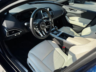 Jaguar XE фото 9