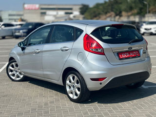 Ford Fiesta foto 6