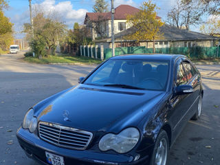 Mercedes C-Class foto 2