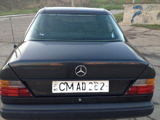 Mercedes Series (W124) foto 4