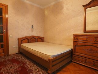 Apartament cu 2 camere, 75 m², Buiucani, Chișinău foto 2