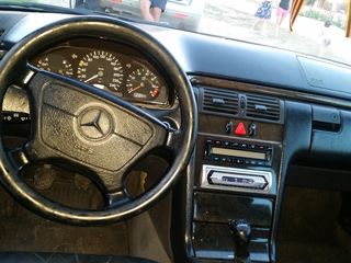 Mercedes E Class foto 2