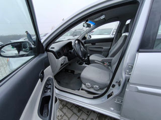 Hyundai Accent foto 7