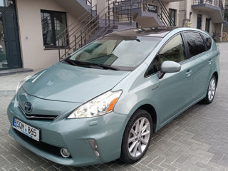 Toyota Prius v foto 5