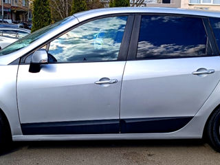 Renault Grand Scenic foto 2