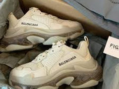 Balenciaga Triple S foto 2