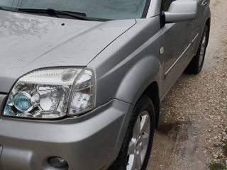 Nissan X-Trail foto 2