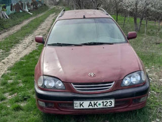 Toyota Avensis foto 8