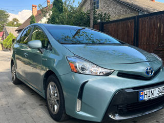 Toyota Prius v