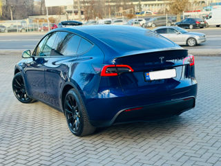 Tesla Model Y foto 2