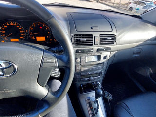 Toyota Avensis foto 9