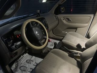Mazda Tribute foto 5