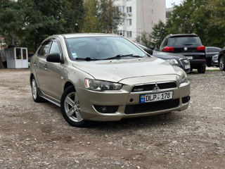 Mitsubishi Lancer foto 2