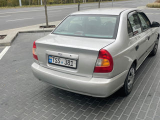 Hyundai Accent foto 3