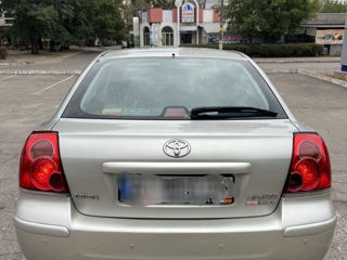 Toyota Avensis foto 4