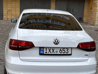 Volkswagen Jetta foto 2